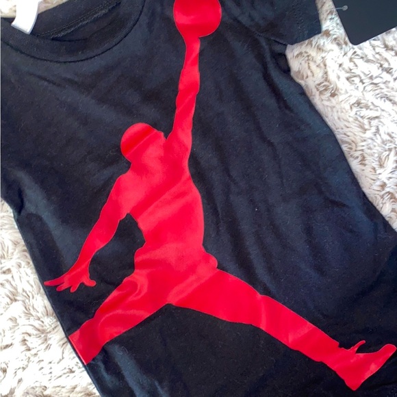 NWT Baby Boy Jordan Onsie Size 0 to 3 Months - Picture 2 of 3